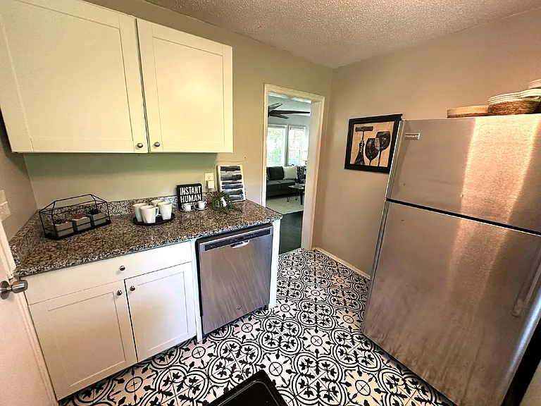 1900 Meadow Ln — Photo 8