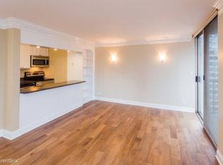 71 E Division St APT 403, Chicago, IL 60610