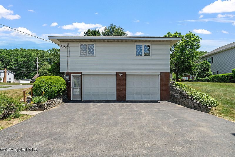5th image of 13 Jean Avenue