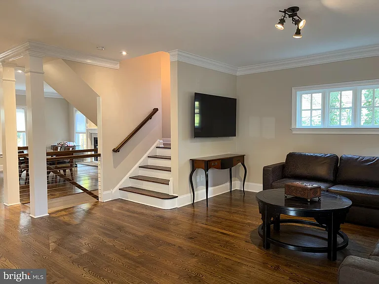 11 Chestnut St — Photo 8