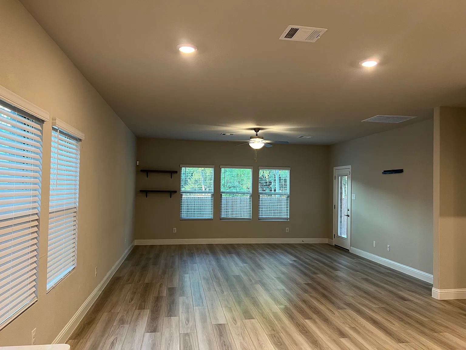 4 bed, 2686 sqft, $2,800 — Photo 4