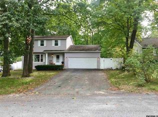 5 Wampum Dr, Saratoga Springs, NY 12866