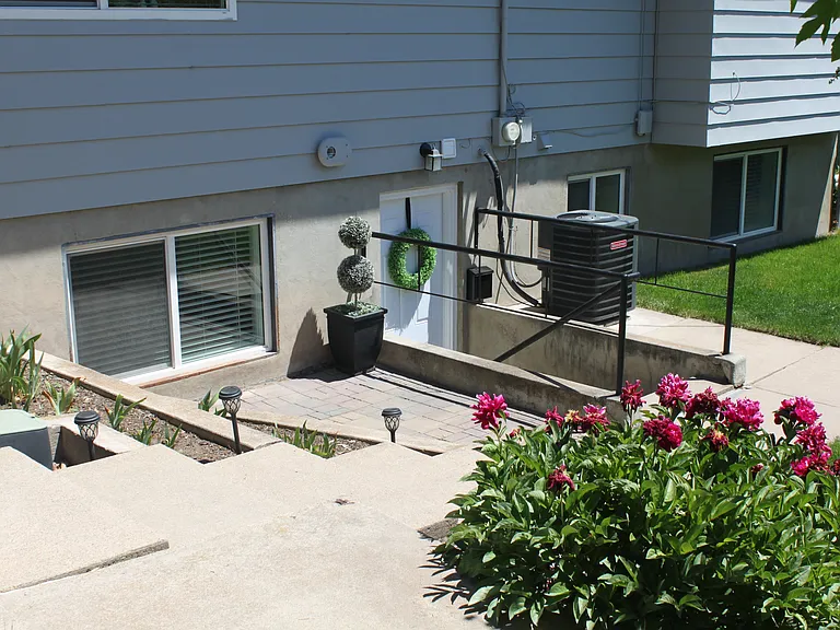 N Colonial Ave E — Photo 1