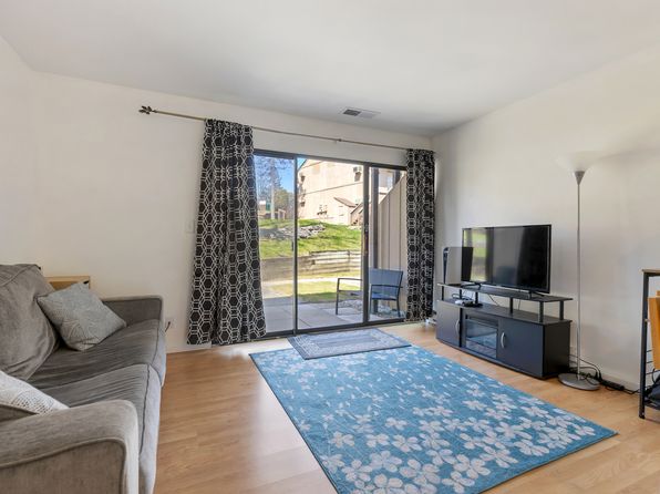 28 Jamaica Colo APT 5, Fox Lake, IL 60020