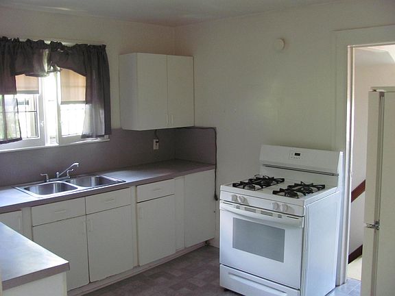 2nd image of 3512 Buckingham Ave