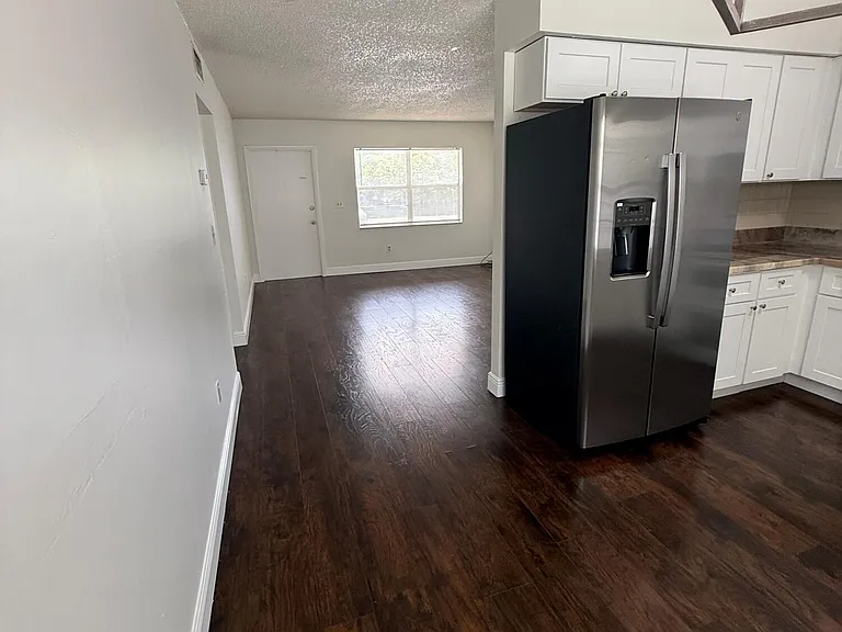 800 Kanner Dr — Photo 3