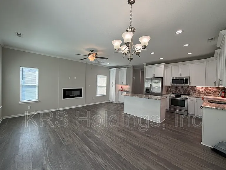 125 Charlotte Ave — Photo 4