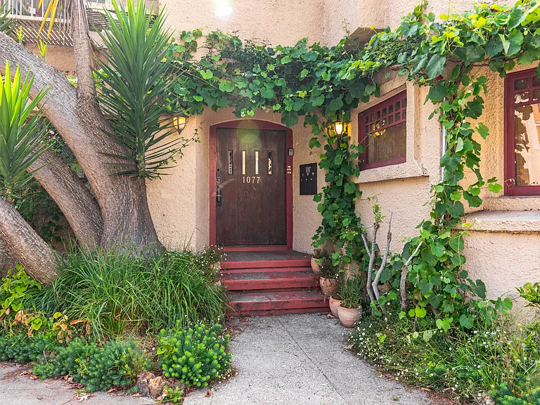 1077 Ashbury St — Photo 9