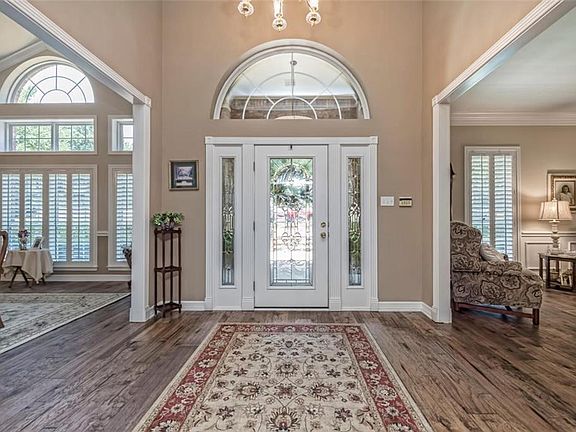 2nd image of 208 Park Wood Pl