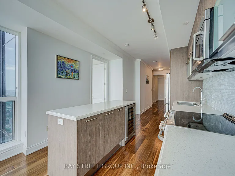 388 Yonge St #6701 — Photo 8