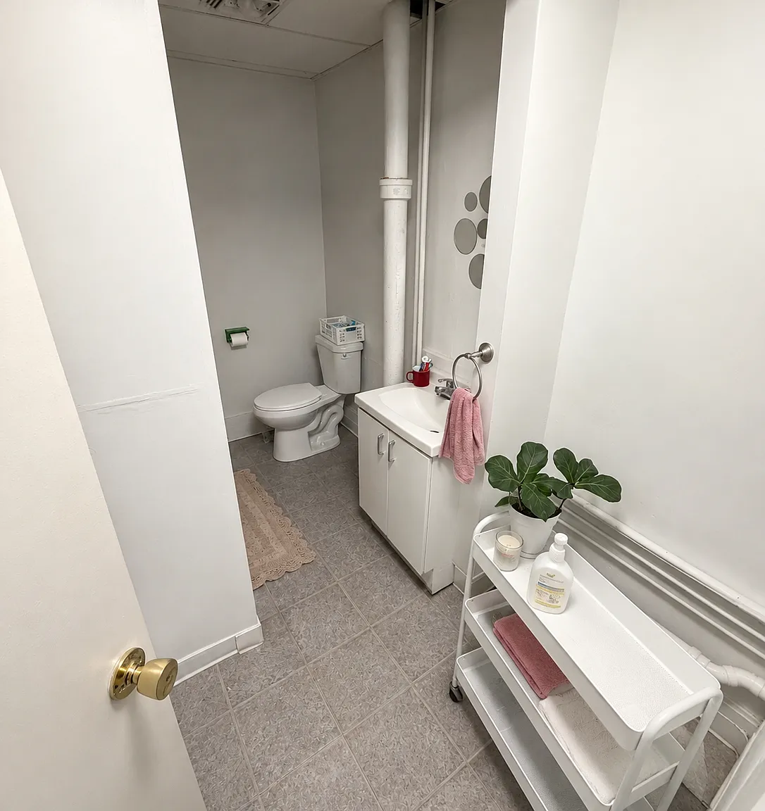 220 E State St — Photo 2