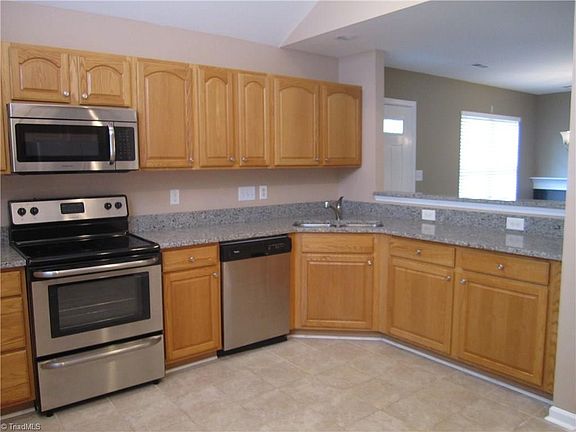 3rd image of 801 Creek Crossing Trl