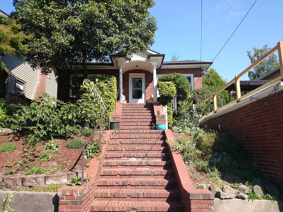 2nd image of 5752 27th Ave NE