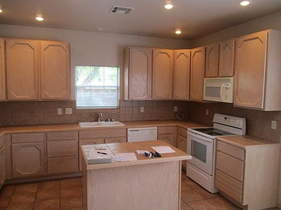 3rd image of 3634 Ironwood Dr