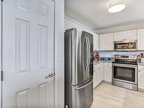 4th image of 403 Tarpon Ave APT 107