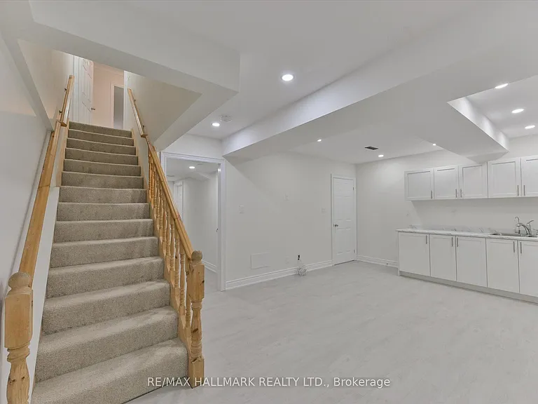 13918 Leslie St E — Photo 27