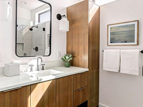 5th image of 312 Hye Springs Rd #106