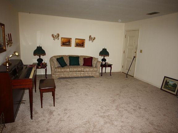 5th image of 303 W Shepherd St