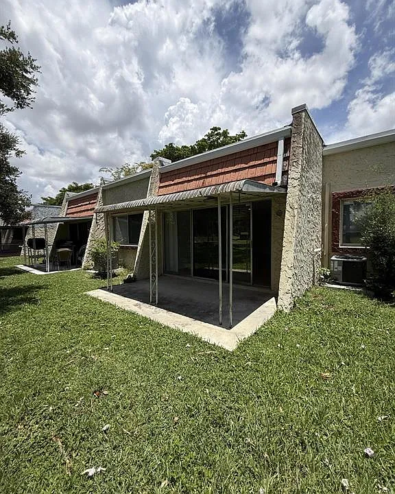 9640 NW 65th St