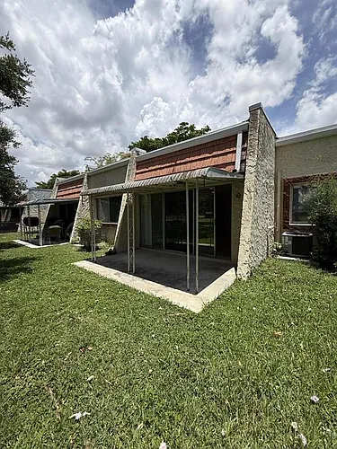 9640 NW 65th St Photo 1