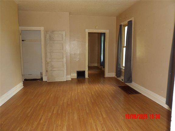 5th image of 425 Grove St