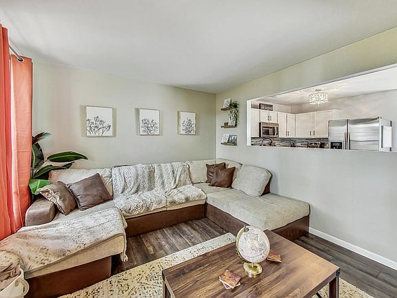 5th image of 837 Symphony Dr