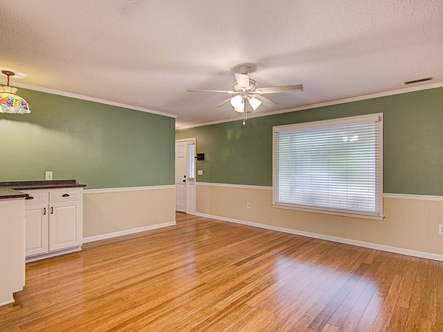 3 bed, 2.5 bath, 1709 sqft, $1,750 — Photo 4