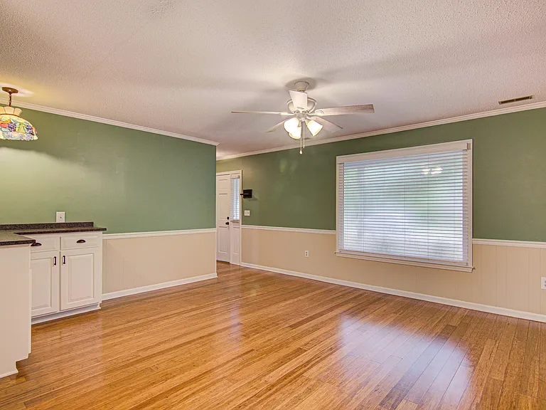2315 Treetop Ln — Photo 4