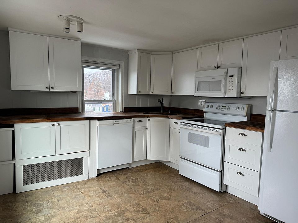 1st image of 426 Leverington Ave Floor 3