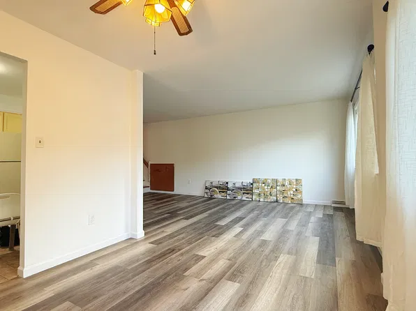 22165 Horace Harding Expy, Oakland Gardens, NY 11364