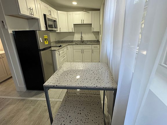 3rd image of 4111 Carson St NE #1