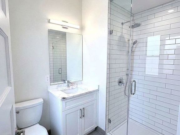 5th image of 841 Columbia Rd #6
