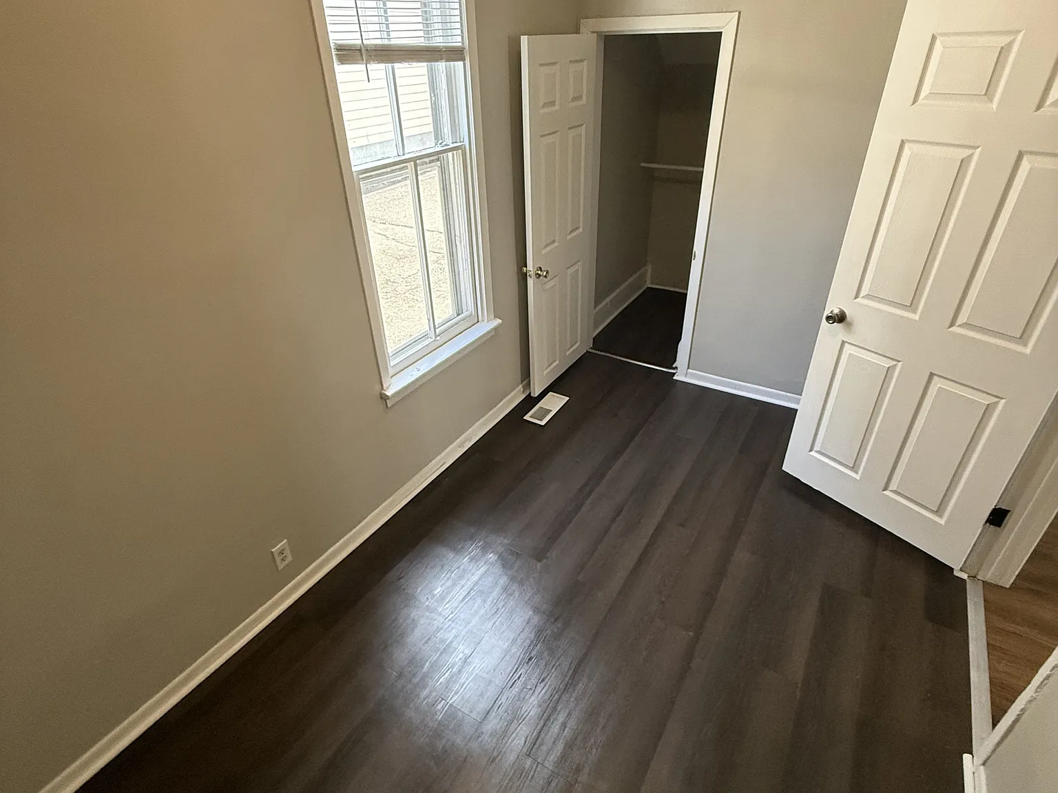 691 5th St. E - Unit 1 — Photo 3