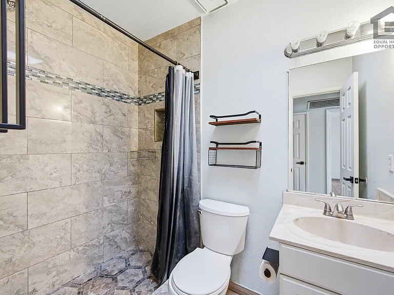6011 W Townley Ave — Photo 27