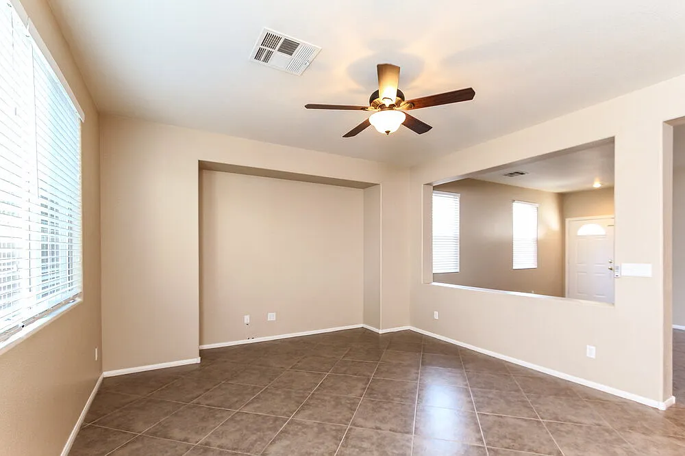 4 bed, 2.5 bath, 1730 sqft, $2,415 — Photo 3