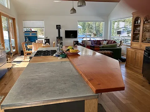kitchen island/great room/vaulted ceiling - 68 Greenwood Dr