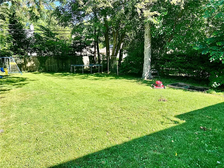 1161 Winton Rd S — Photo 30