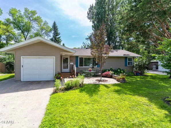 415 24th Ave S, Grand Forks, ND 58201