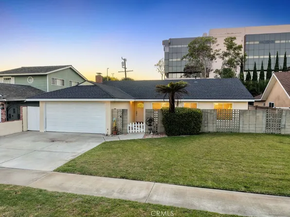 20431 Seven Seas Ln, Huntington Beach, CA 92646