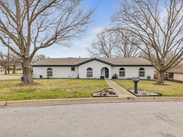 605 Julia Dr, Hurst, TX 76054