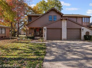 1858 Allenway Ct, Rochester Hills, MI 48309