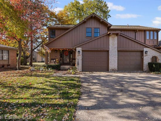 1858 Allenway Ct, Rochester Hills, MI 48309