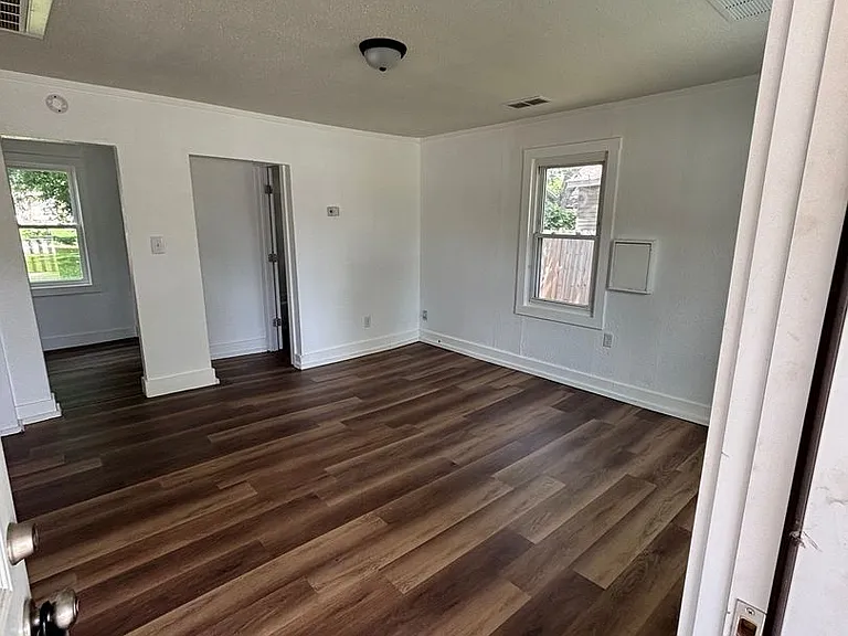1531 W Webster St — Photo 2