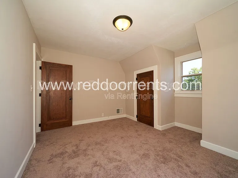 412 N Merrill St — Photo 24