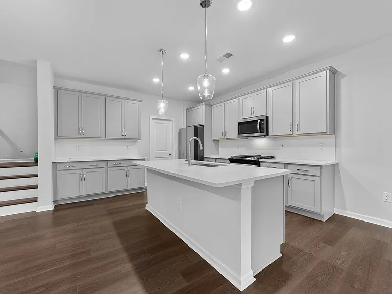 2108 Regal Dr — Photo 10