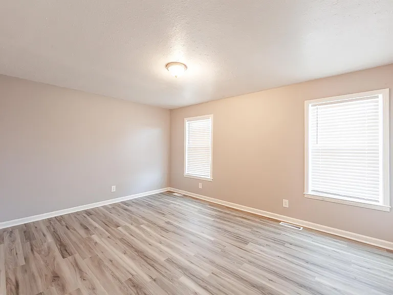 40 Carolane Drive - 1 — Photo 8