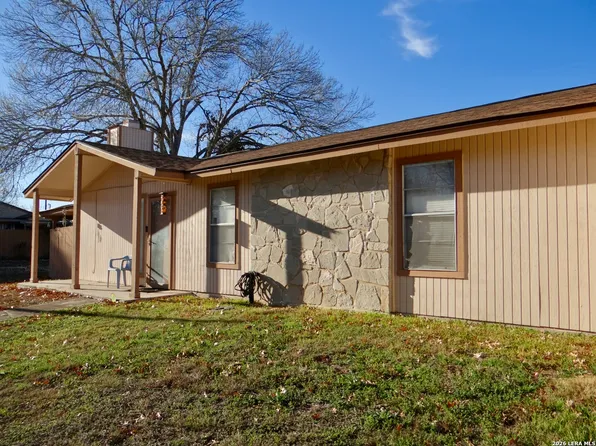 1051 Country Club #D 16, Seguin, TX 78155