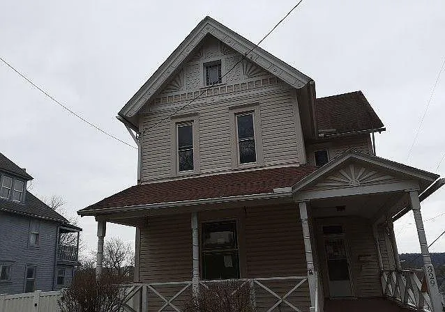 329 W Pearl St photo 1