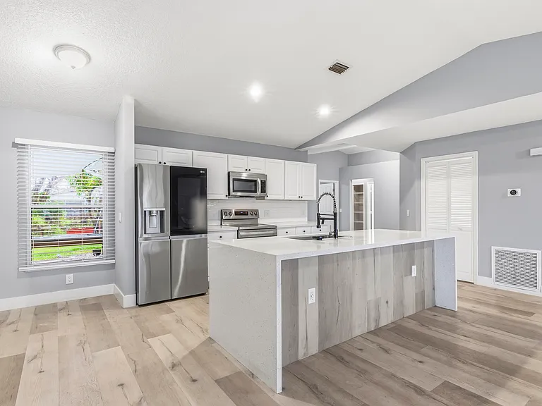 1717 SW Burlington St — Photo 8