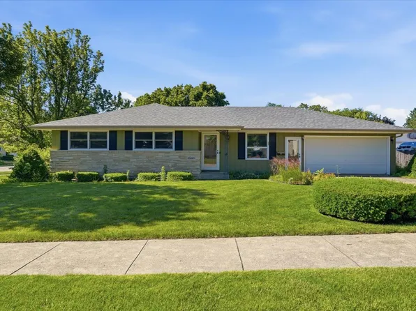 2705 Adelaide Ave, Waukegan, IL 60087